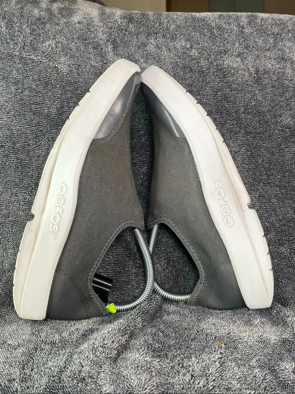 OOFOS OOmg Low Recovery Slip-On Shoes Gray White Men's 8 / EU 41 Cushioned